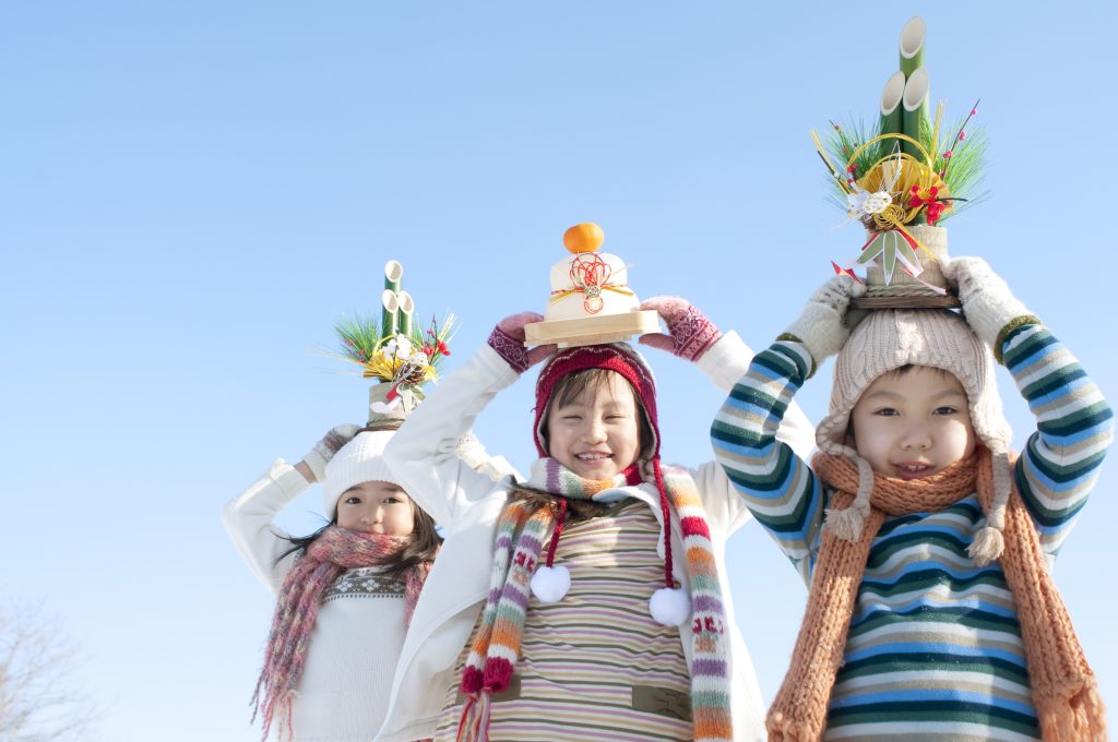 カメラのキタムラ年賀状｜お正月を楽しむ子どものイメージ