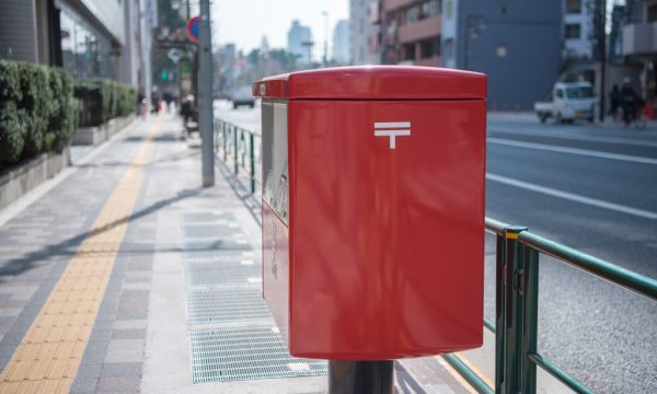 年賀状の配達日はどう決まる？元旦に届く差出期間や年明けに送る場合について解説